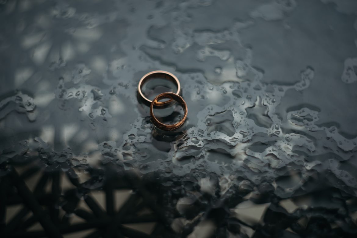 zoriana-stakhniv-PUVgHyBgZn8-unsplash Rozwód – czy pomoc adwokata będzie niezbędna?