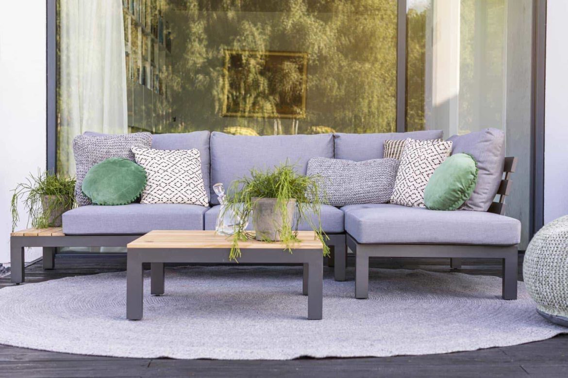 Elegancka przestrzeń wypoczynkowa na ogrodzie